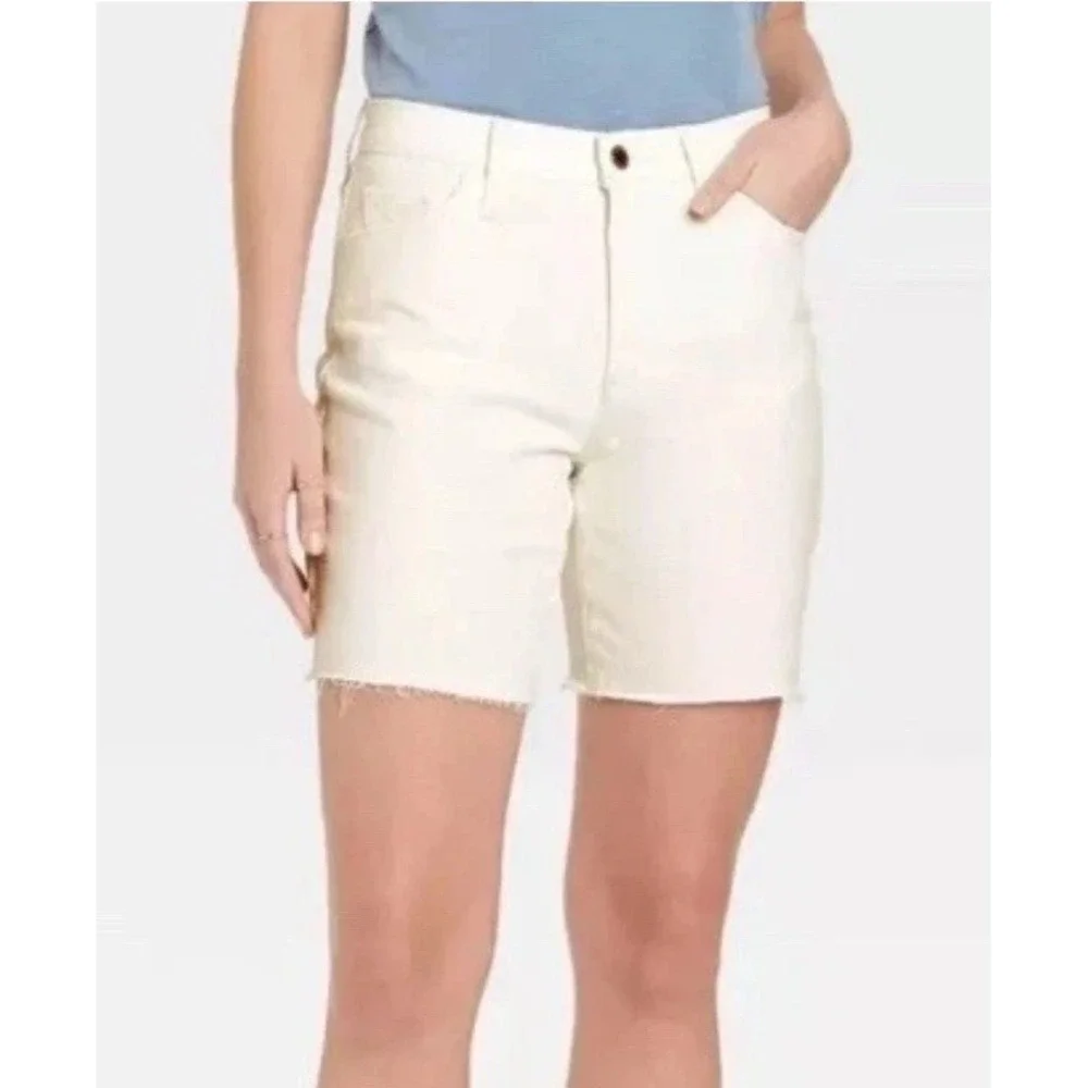 Universal Thread Women's Vintage Bermuda Jean Shorts Size 14 White EUC raw Hem - Picture 1 of 11